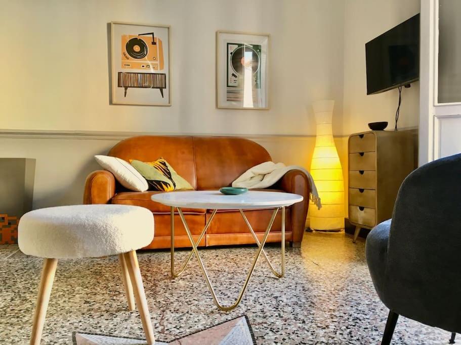 Coeur Du Centre Ville Avec Balcon L'Isle-sur-la-Sorgue Ngoại thất bức ảnh